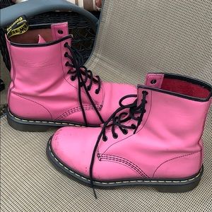 DR. MARTENS BOOTS SIZE 9